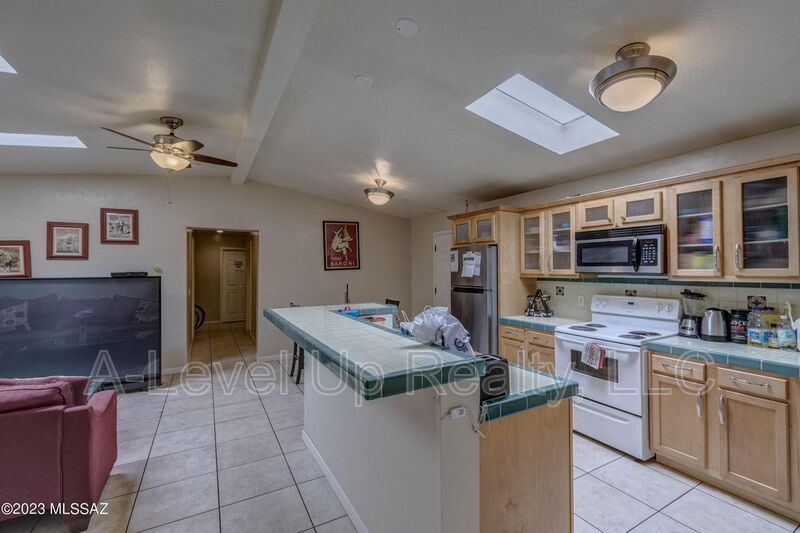 1980 N Tyndall Ave - 1A property image