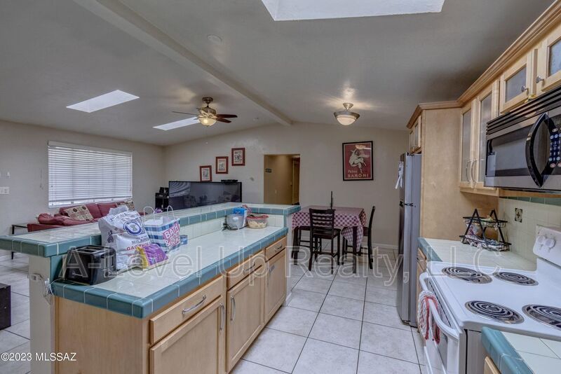 1980 N Tyndall Ave - 1A property image