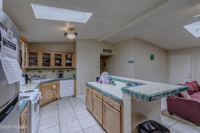 1980 N Tyndall Ave - 1A property image