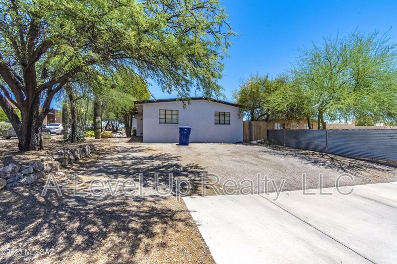 1980 N Tyndall Ave - 1A property image