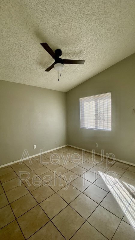 403 East Thoroughbred Street property image