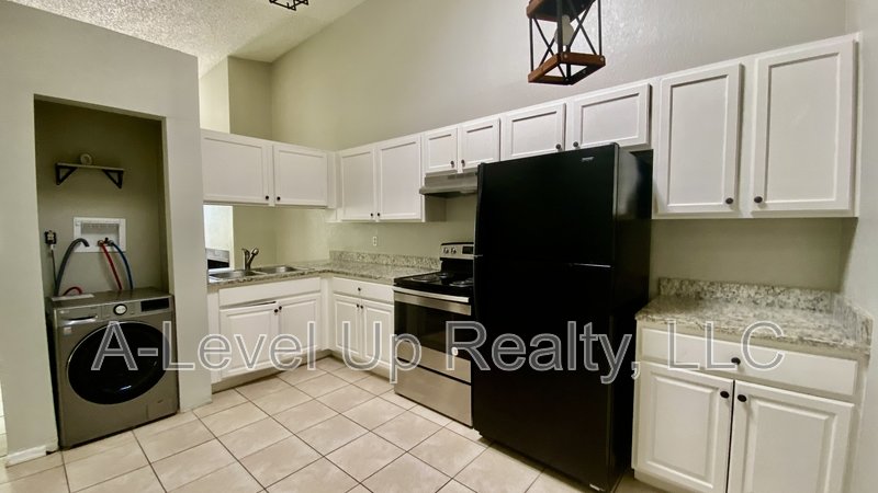 403 East Thoroughbred Street property image