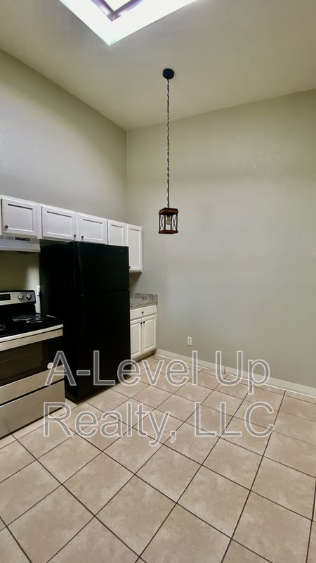 403 East Thoroughbred Street property image