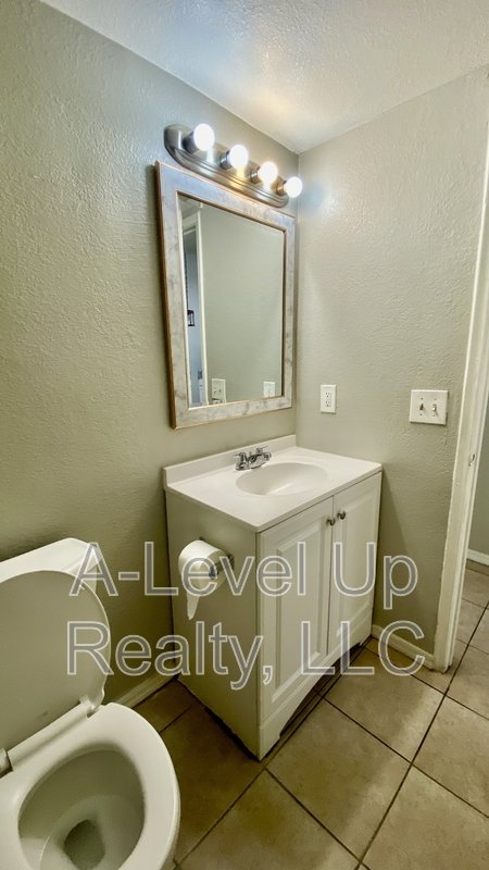 403 East Thoroughbred Street property image