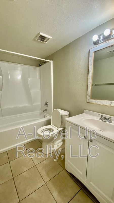403 East Thoroughbred Street property image