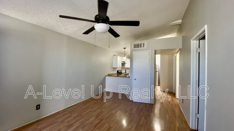 419 East Thoroughbred Street property image