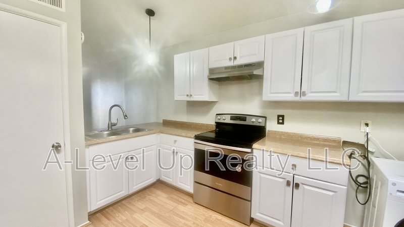 419 East Thoroughbred Street property image