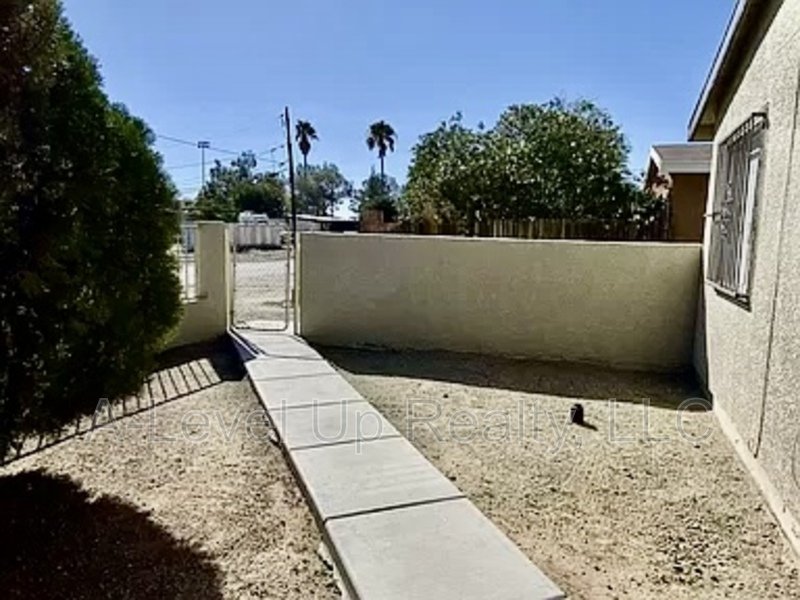 401 East Thoroughbred Street - 1 property image