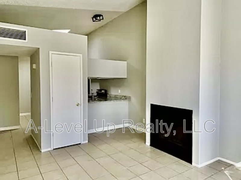 401 East Thoroughbred Street - 1 property image