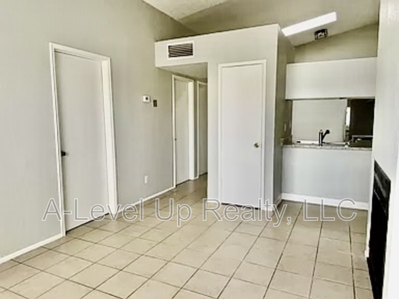 401 East Thoroughbred Street - 1 property image