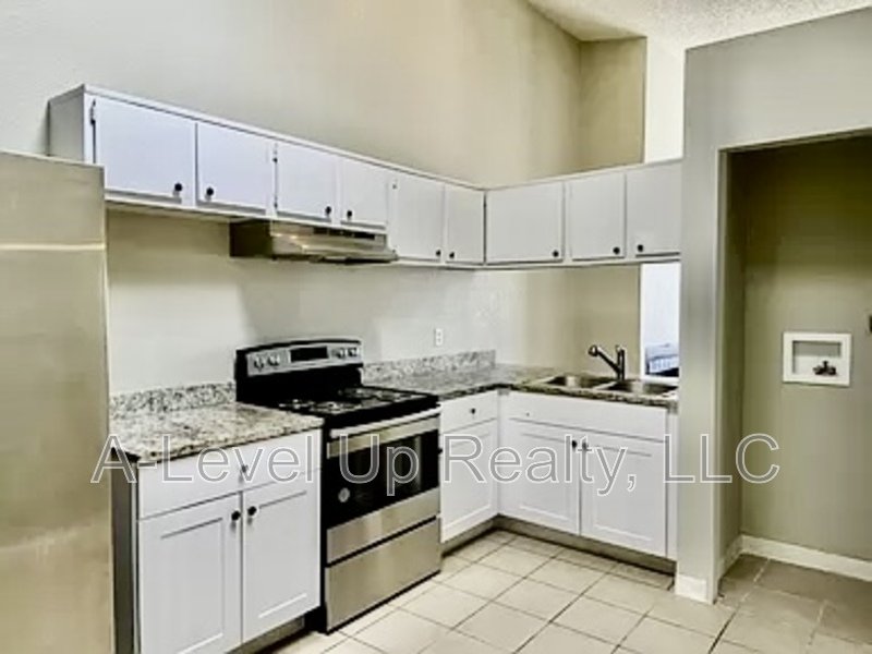 401 East Thoroughbred Street - 1 property image