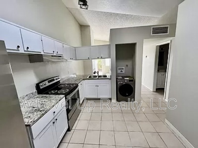 401 East Thoroughbred Street - 1 property image