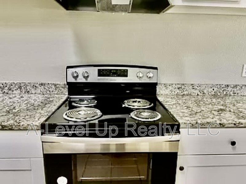 401 East Thoroughbred Street - 1 property image