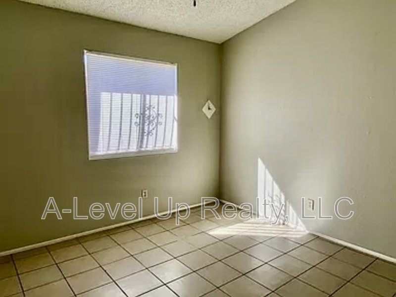 401 East Thoroughbred Street - 1 property image