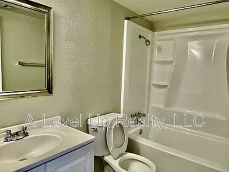 401 East Thoroughbred Street - 1 property image