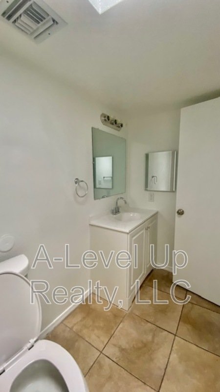 1025 South Santa Rita Avenue property image