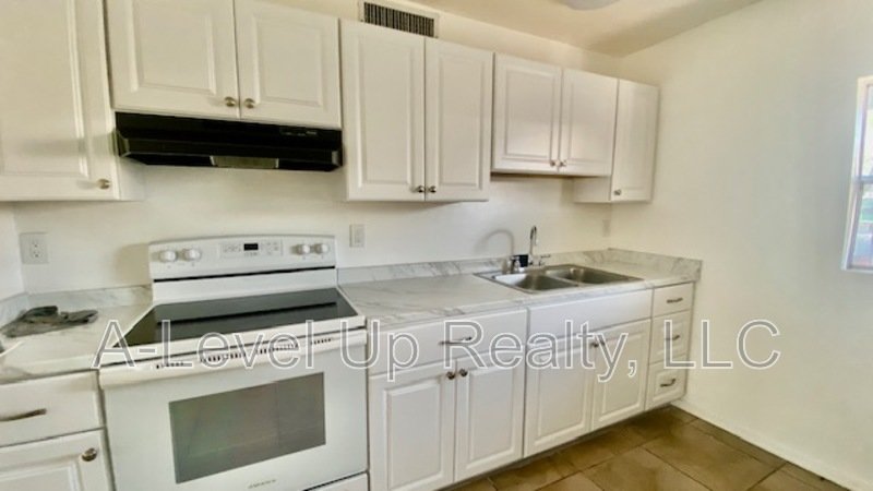 1025 South Santa Rita Avenue property image
