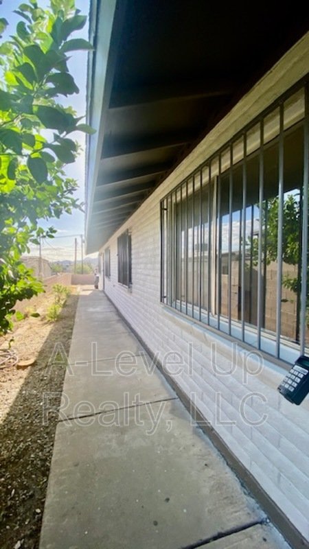 1027 South Santa Rita Avenue property image