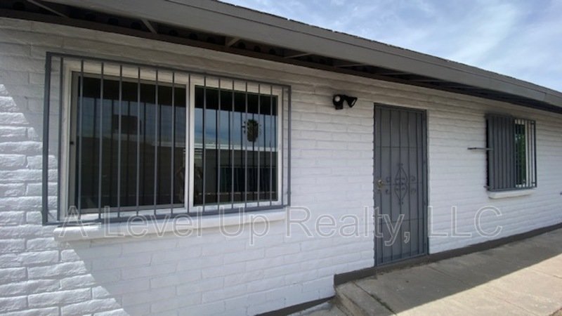1027 South Santa Rita Avenue property image