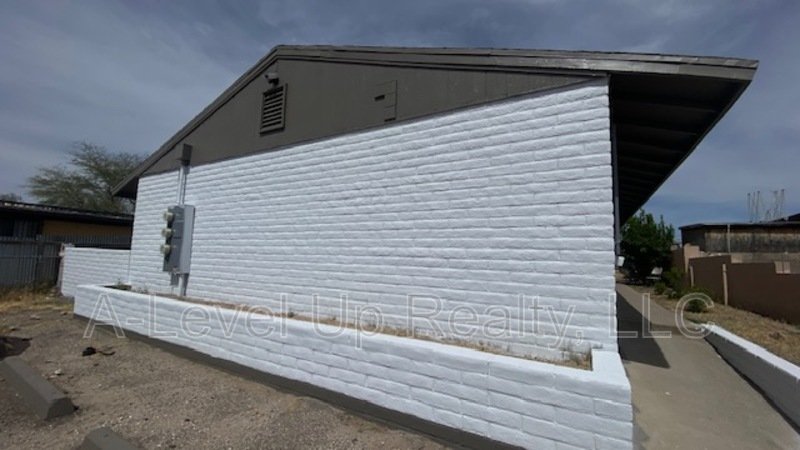 1027 South Santa Rita Avenue property image