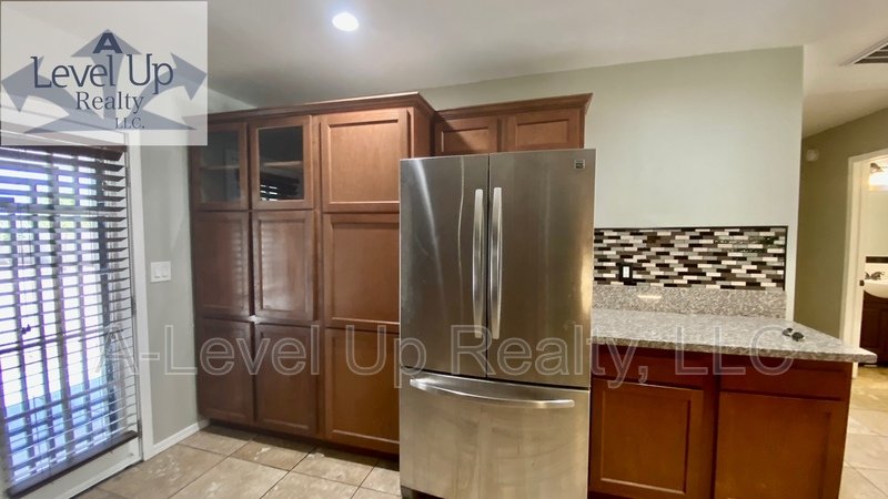 231 West 28th Street property image