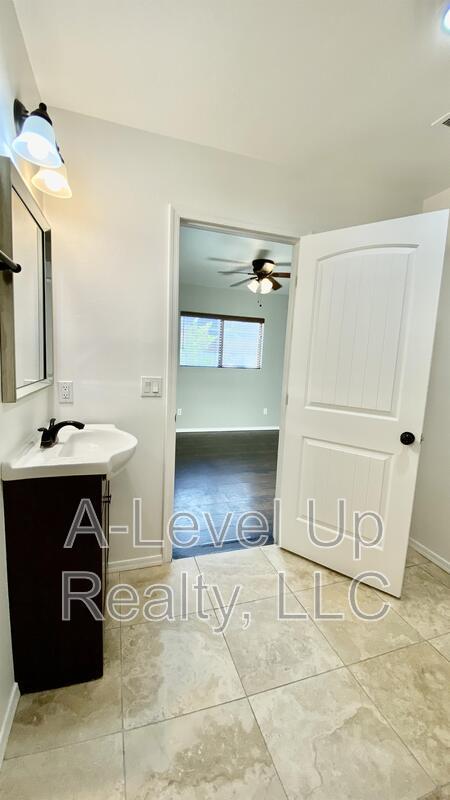 231 West 28th Street property image